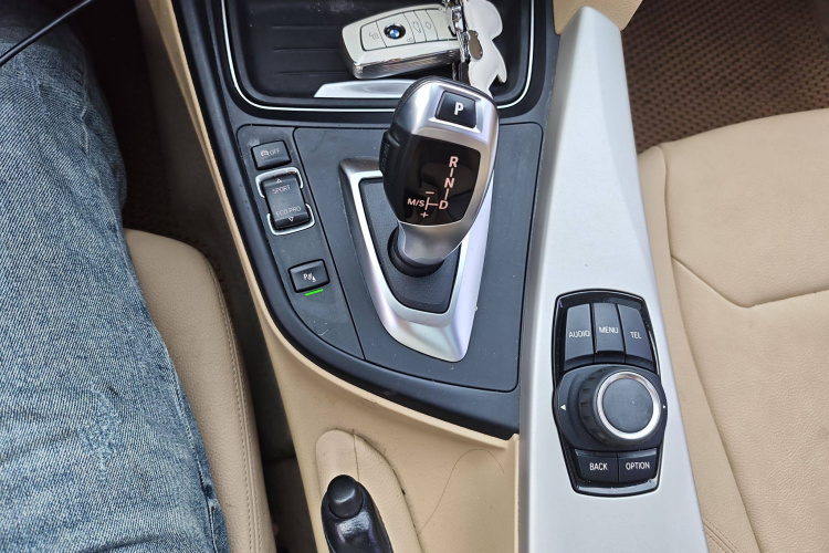 宝马3系 2015款 320Li 超悦版时尚型中控内饰7012