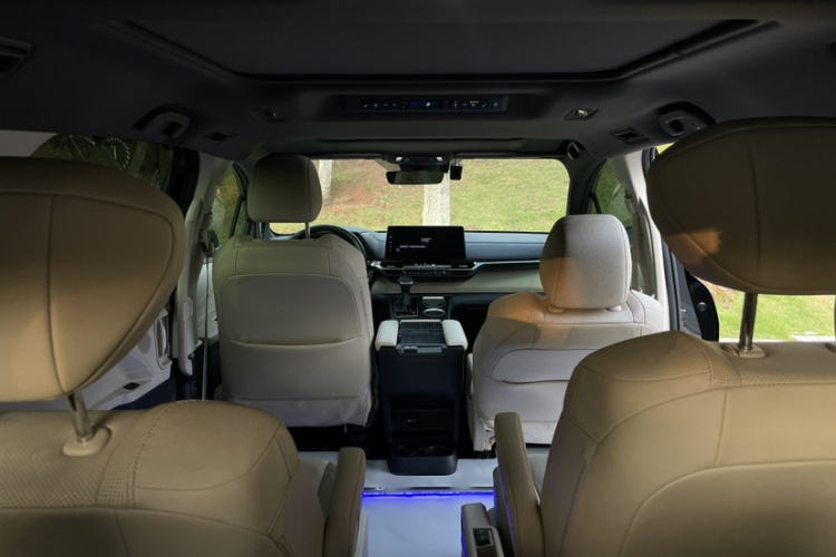 丰田 格瑞维亚 2022款 2.5L混动 尊爵版中控内饰7003