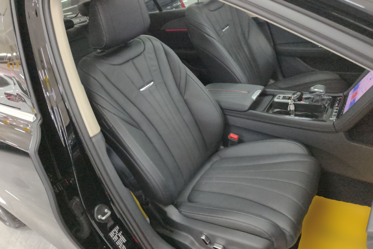 红旗H5 2023款 2.0T 自动智联旗畅版局部细节41