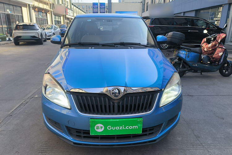 斯柯达 晶锐 2014款 1.4L 自动晶致版车身外观2