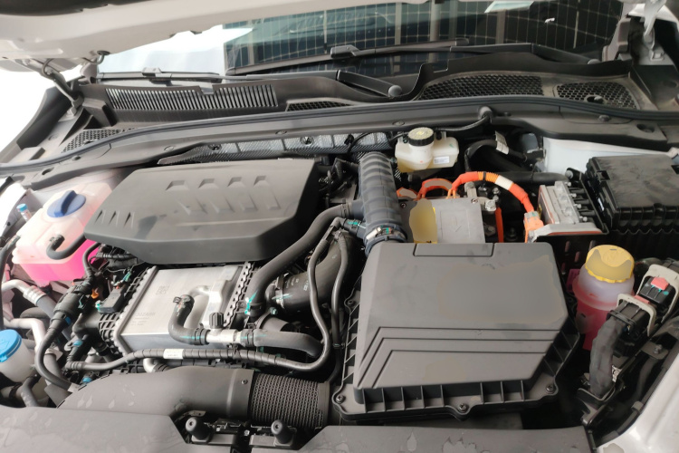 奇瑞 风云A8 2024款 127 驭风版机舱底盘24