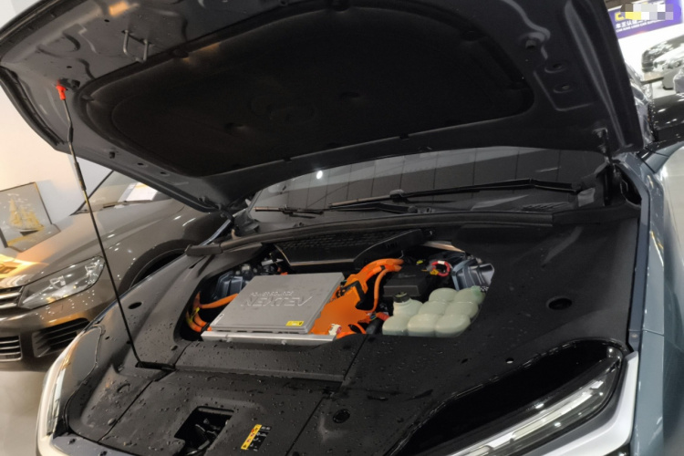 蔚来ES8 2020款 580KM 六座版机舱底盘24