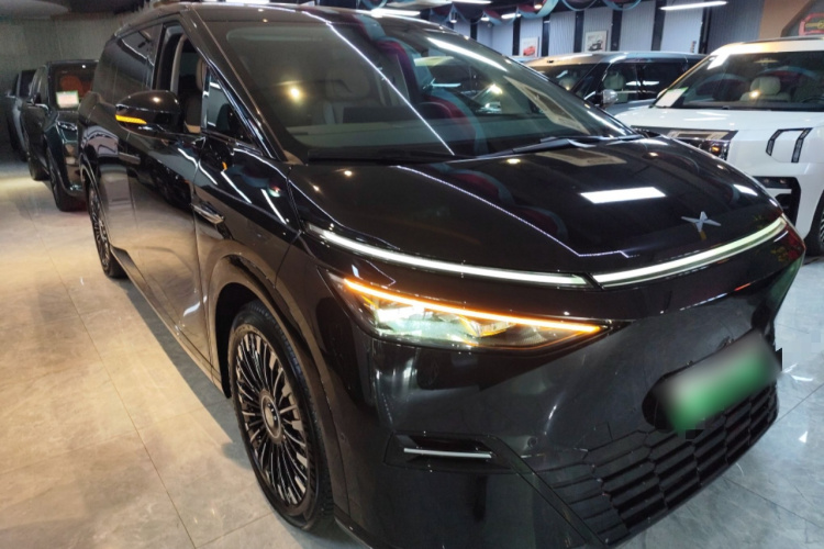 小鹏X9 2025款 650长续航 Max车身外观3