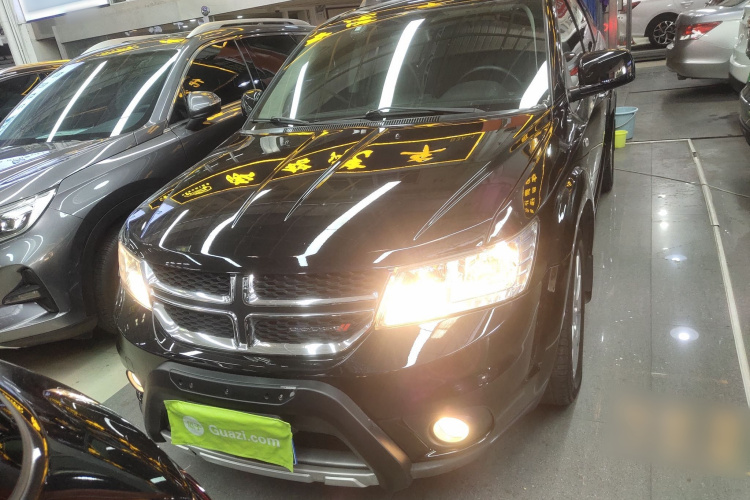 道奇 酷威 2013款 2.4L 两驱尊尚版车身外观2