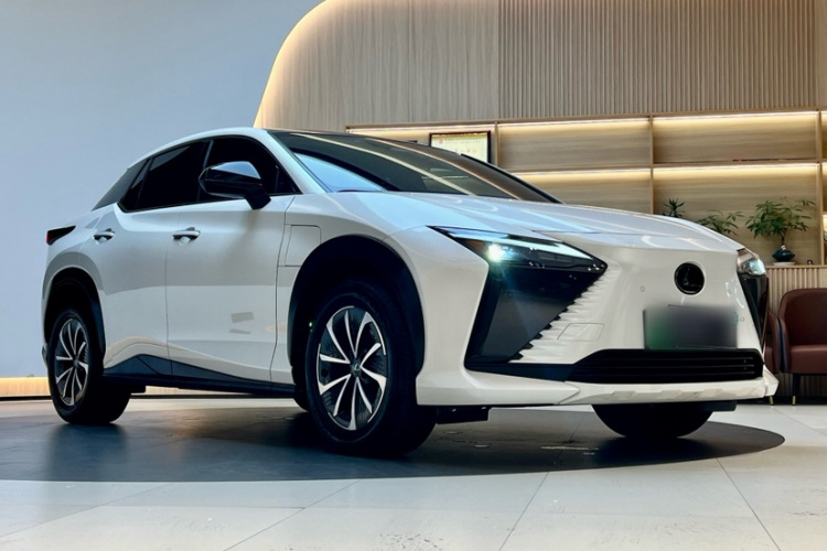 雷克萨斯RZ 2023款 450e 四驱纵享版车身外观6010