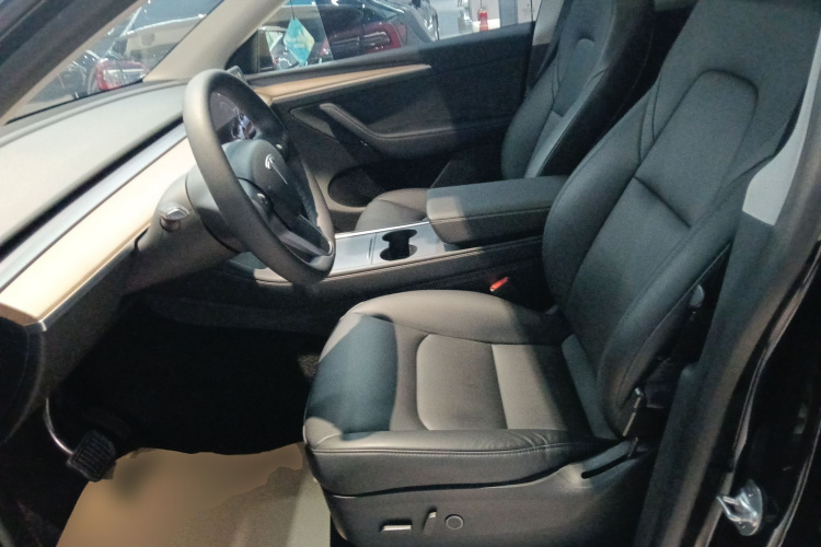 特斯拉 Model Y 2021款 长续航全轮驱动版中控内饰19