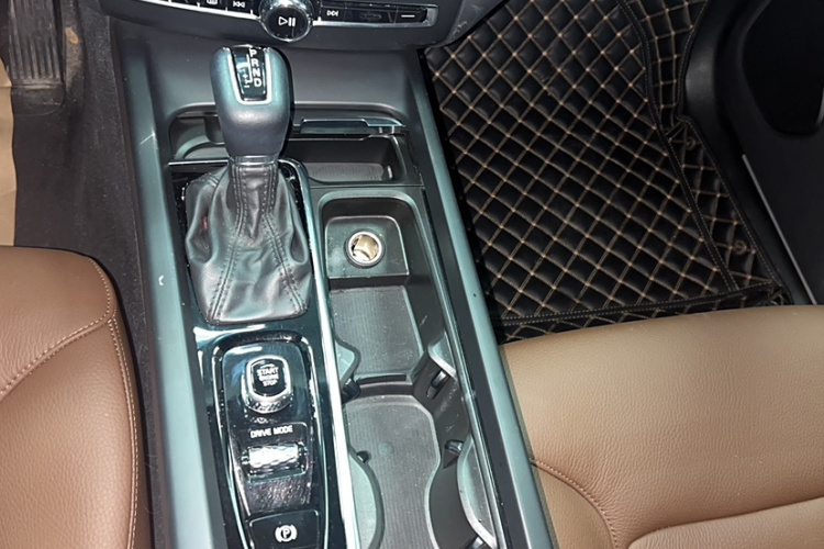 沃尔沃XC60 2021款 T5 四驱智逸豪华版中控内饰7005