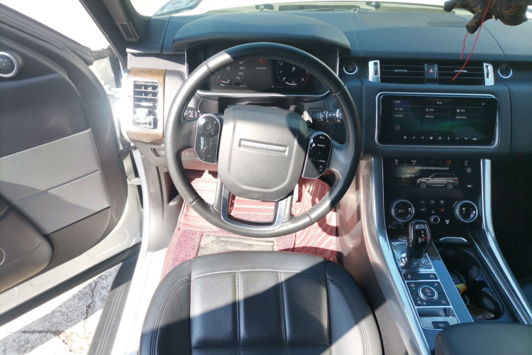 路虎 揽胜运动版新能源 2019款  P400e SE中控内饰13