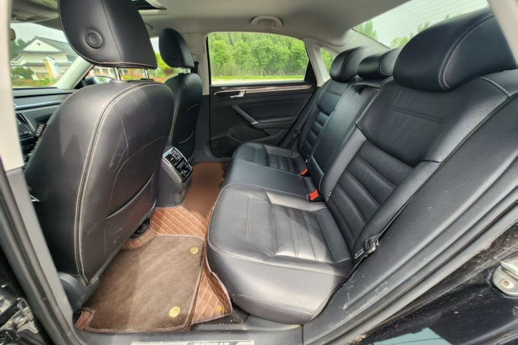 大众 帕萨特 2016款 330TSI DSG御尊版中控内饰7004