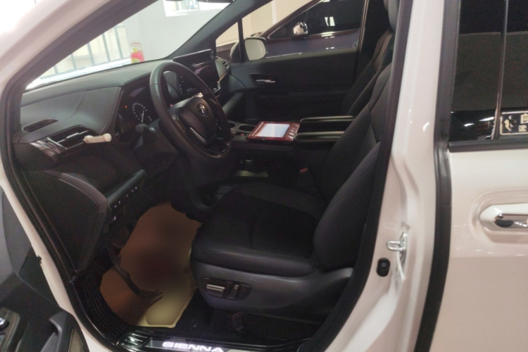 丰田 赛那SIENNA 2024款 2.5L混动 四驱尊贵版中控内饰19