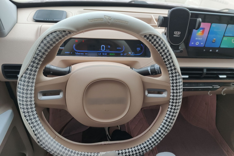 吉利银河 2023款 熊猫mini 200km 耐力熊中控内饰13