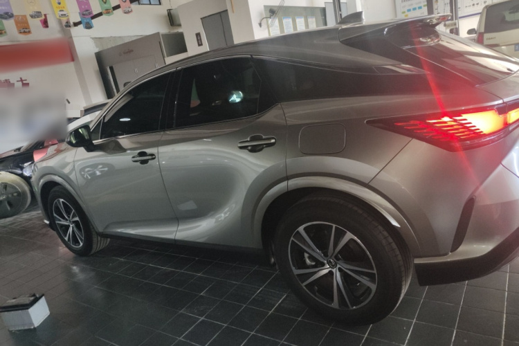 雷克萨斯RX 2025款 300 四驱骏享版车身外观6002