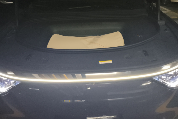 鸿蒙智行 问界M8 2025款 纯电 Max+ 六座四驱版局部细节24