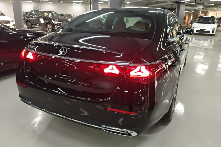 奔驰E级 2025款 改款 E 300 L 时尚型车身外观6005