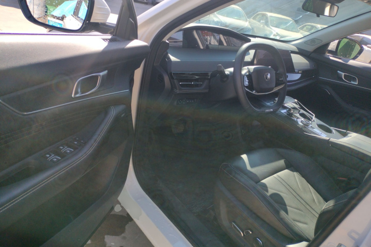 长安UNI-K 智电iDD 2024款 智电iDD 1.5T 135km智趣型中控内饰20