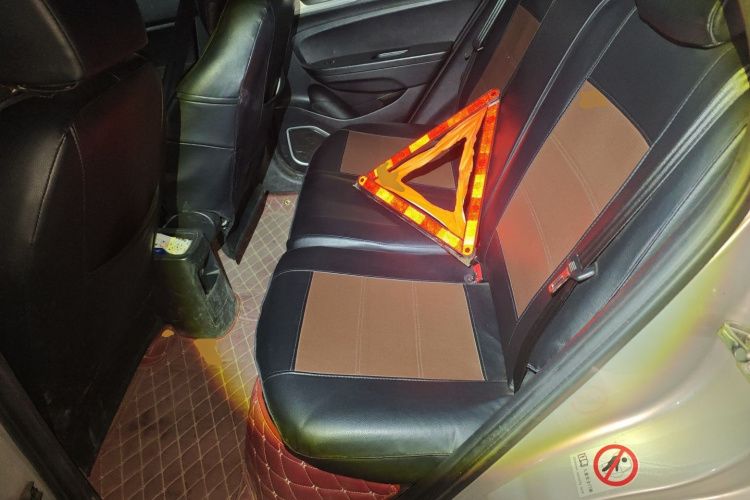 中华V3 2015款 1.5L 手动舒适型中控内饰21