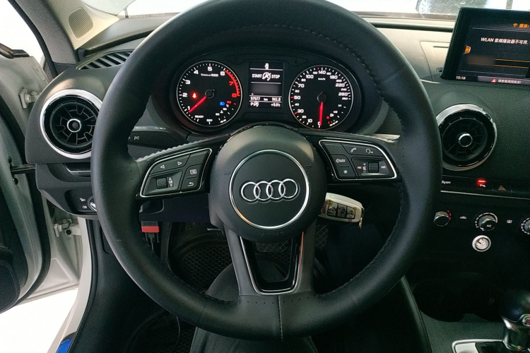 奥迪A3 2018款 30周年年型 Sportback 35 TFSI 时尚型局部细节13