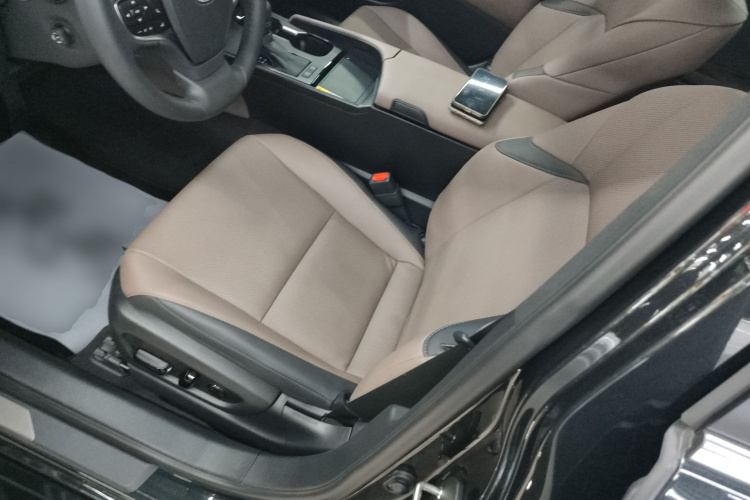 雷克萨斯ES 2025款 200 臻享版中控内饰19