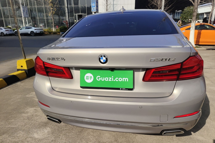 宝马5系 2018款 530Li 尊享型 豪华套装车身外观6