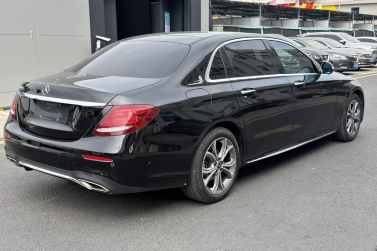 奔驰E级 2020款 改款 E 300 L 运动时尚型车身外观6003