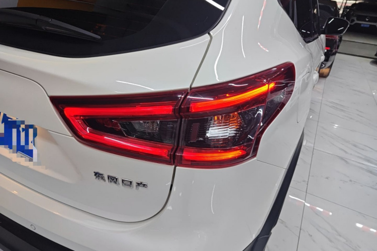 日产 逍客 2021款 2.0L CVT豪华版车身外观9