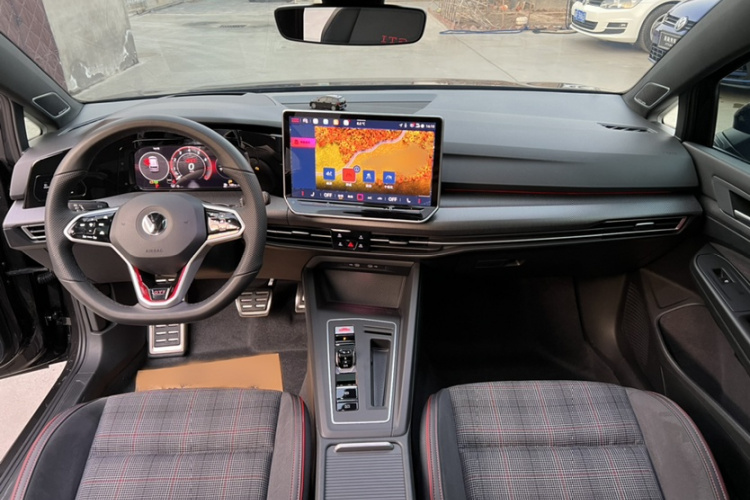 大众 高尔夫GTI 2025款 380TSI DSG GTI中控内饰7001