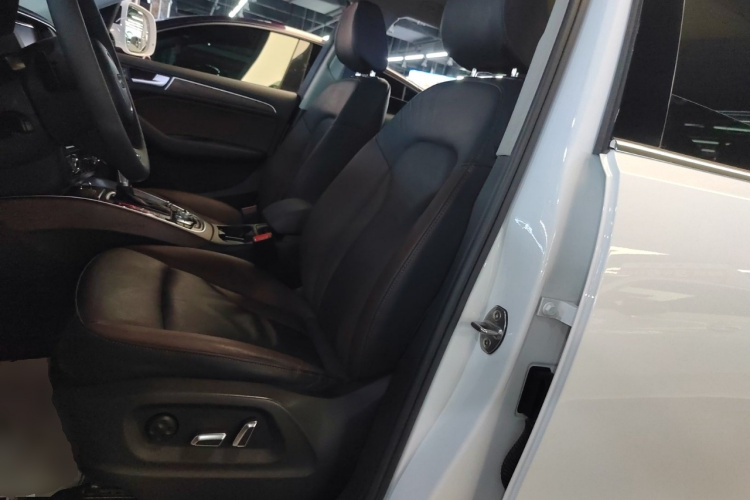 奥迪Q5 2017款 Plus 40 TFSI 舒适型中控内饰19