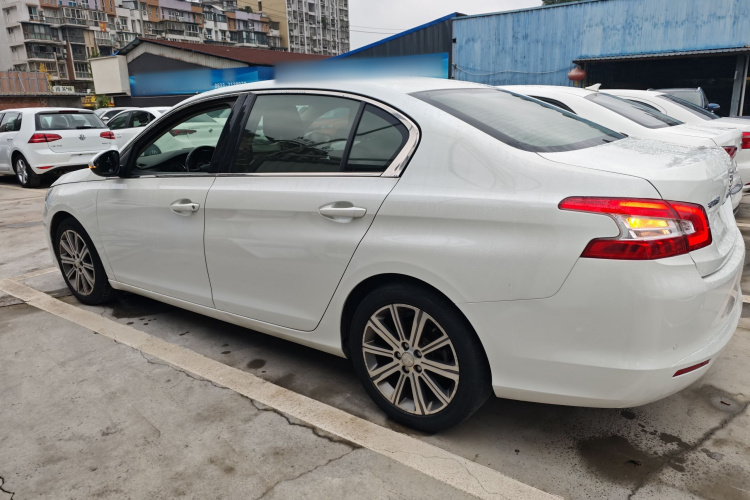 标致408 2014款 1.8L 自动豪华版车身外观4