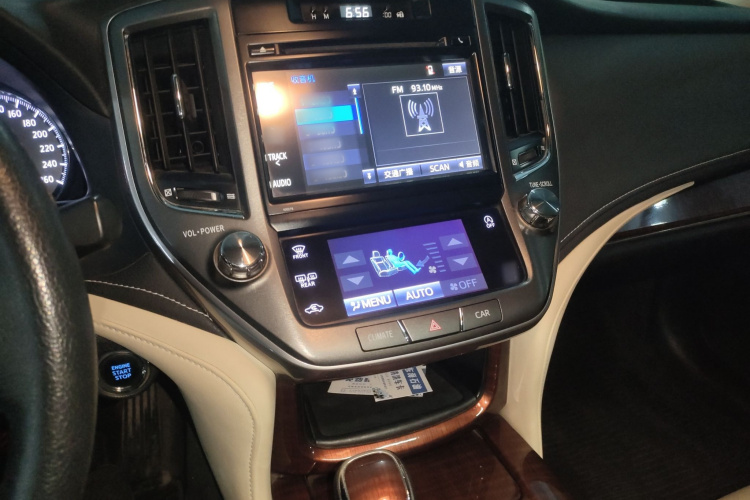 丰田 皇冠 2015款 2.0T 时尚版局部细节16