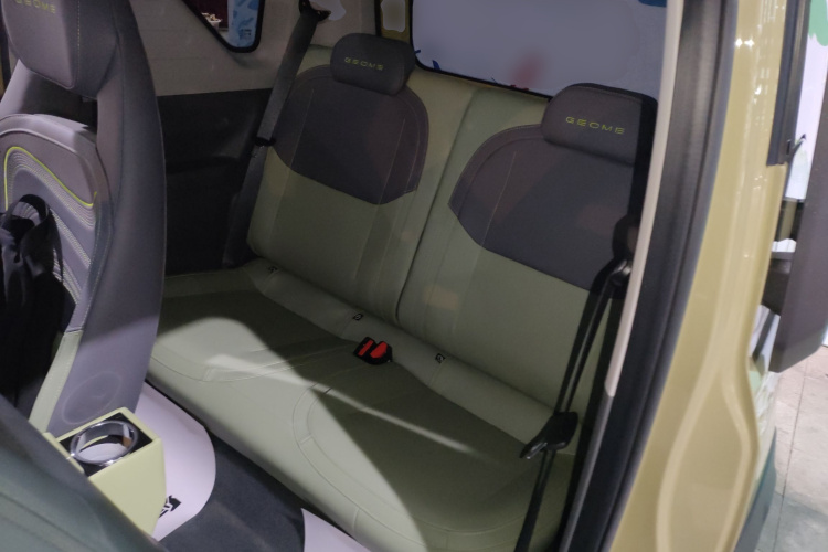 吉利银河 2024款 200km 熊猫骑士中控内饰21