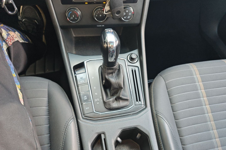 大众 朗逸 2019款 两厢 280TSI DSG舒适版 国VI局部细节18