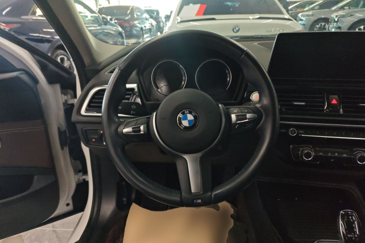 宝马1系 2023款 120i M运动曜夜版中控内饰13