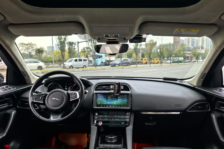 捷豹F-PACE 2020款 2.0T 都市尊享版中控内饰7006