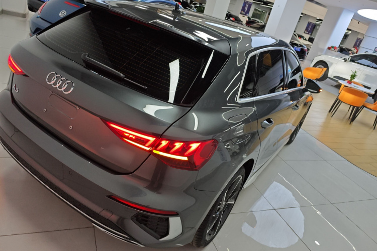 奥迪A3 2024款 Sportback 35 TFSI 时尚运动型车身外观7