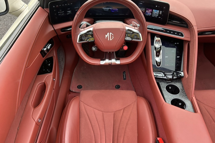 名爵 MG Cyberster 2024款 520km 传奇四驱红篷版中控内饰7002