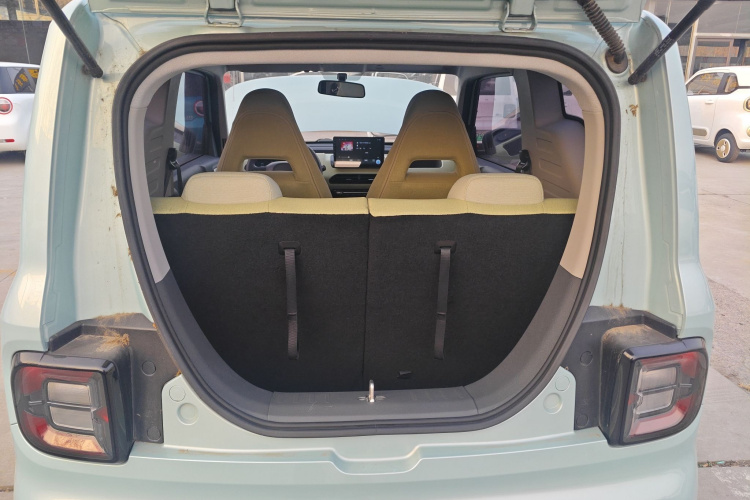 吉利银河 2024款 改款 熊猫mini 200km 龙腾版机舱底盘23