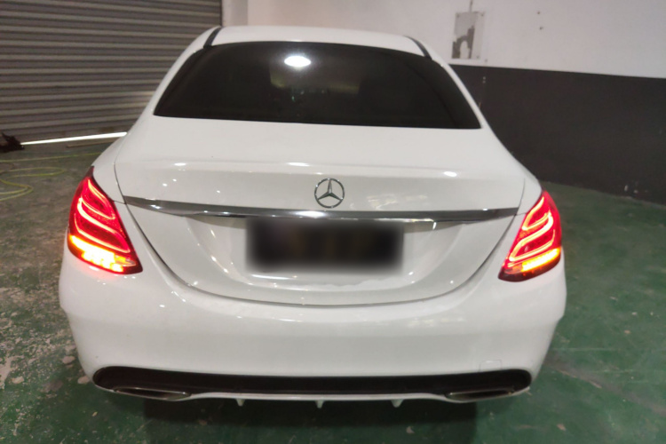 奔驰C级 2017款 C 180 L 运动版车身外观6