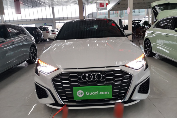 奥迪A3 2023款 改款 Sportback 35 TFSI 时尚运动型车身外观2