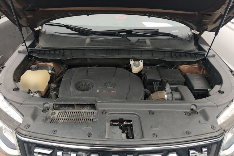 长安CS95 2017款 2.0T 两驱智拓版机舱底盘24