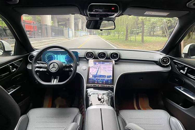 奔驰C级 2023款 C 200 L 运动版中控内饰7001