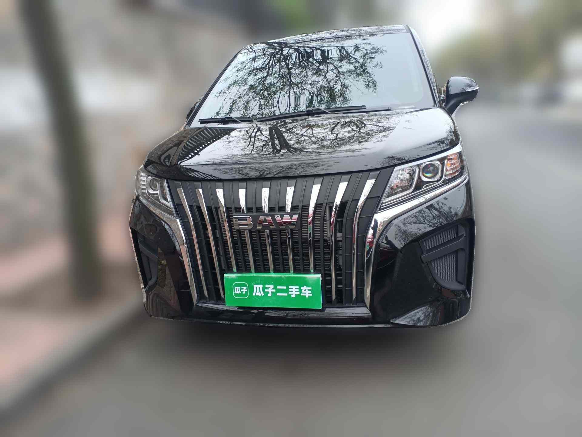 BAW北汽制造 锐胜王牌M7 2023款 2.0L 自动长轴创享型 7座(2)