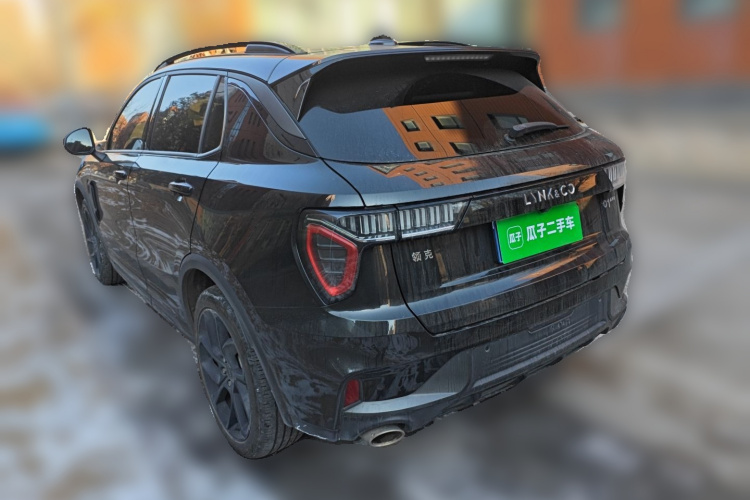 领克01 2021款 2.0TD 四驱暗夜版车身外观5