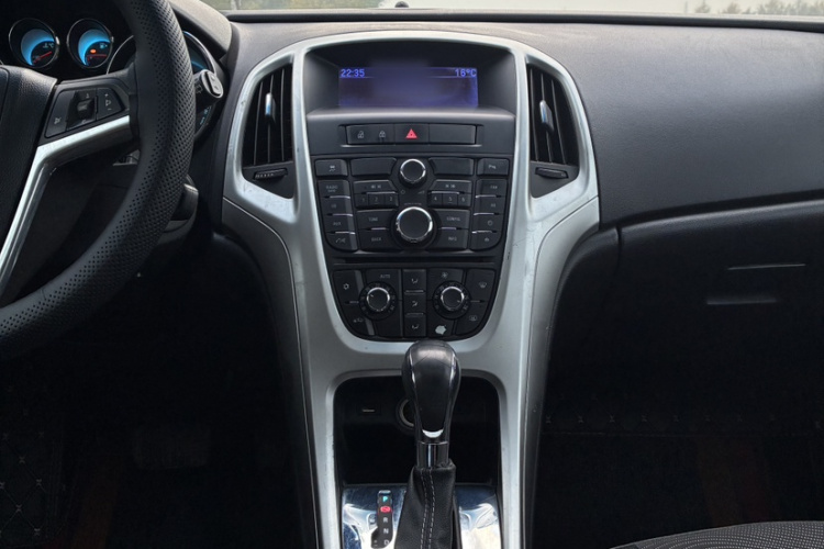 别克 英朗 2013款 XT 1.6T 自动时尚运动版局部细节18