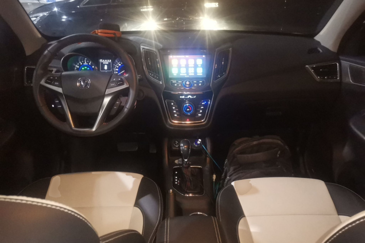 长安CS35 2017款 1.6L 自动豪华型中控内饰12