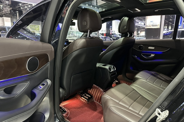 奔驰GLC 2020款 GLC 260 L 4MATIC 豪华型中控内饰7008