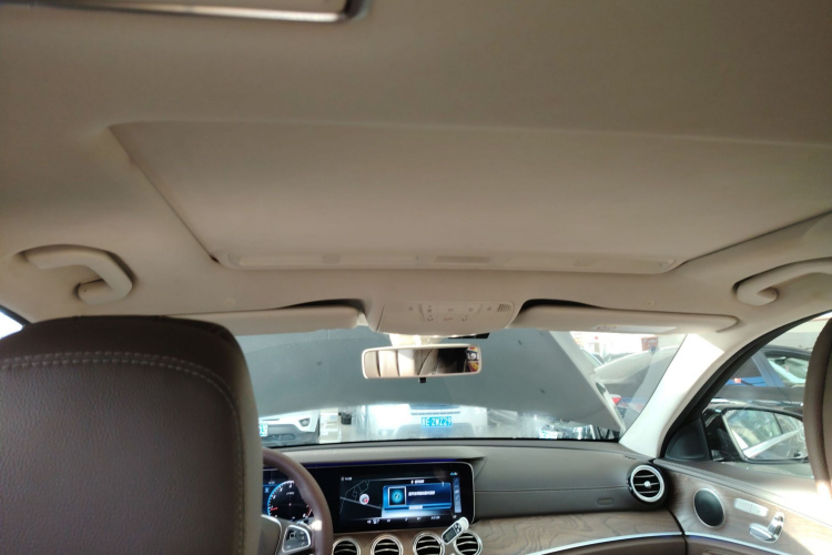 奔驰E级 2017款 E 200 L 4MATIC中控内饰22