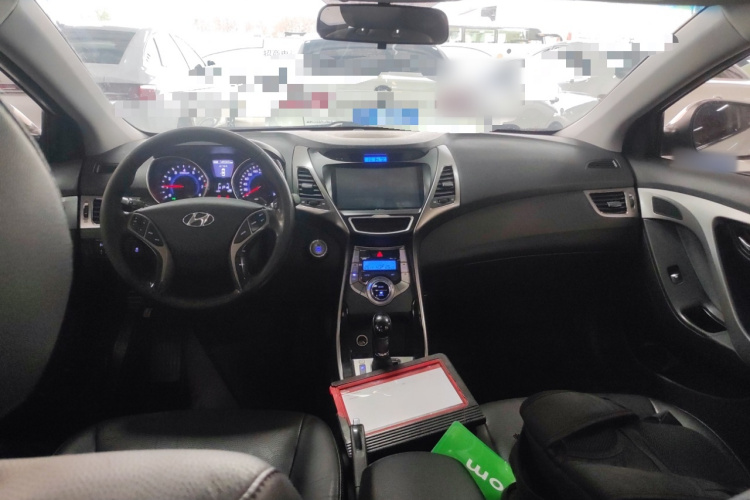 现代 朗动 2013款 1.6L 自动尊贵型中控内饰12