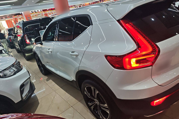 沃尔沃XC40 2020款 T4 四驱智远豪华版车身外观4