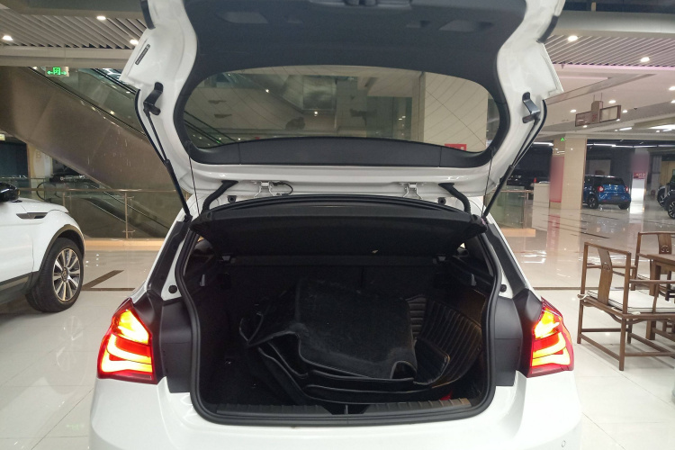 宝马1系(进口) 2018款 118i 领先型机舱底盘23