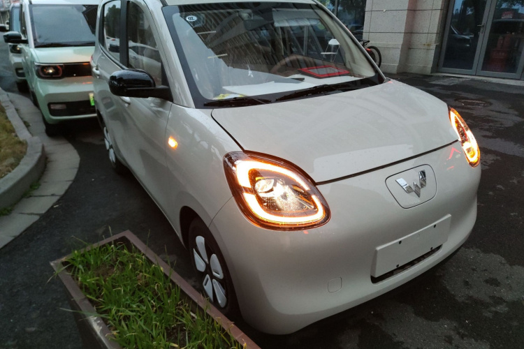 五菱汽车 宏光MINIEV 2025款 四门版 进阶款车身外观3